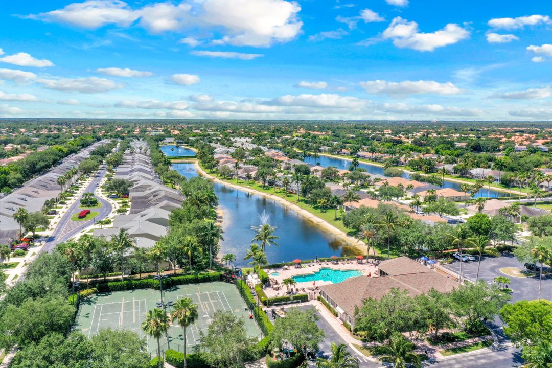 8039 Tauren Ct, Naples, FL 34119