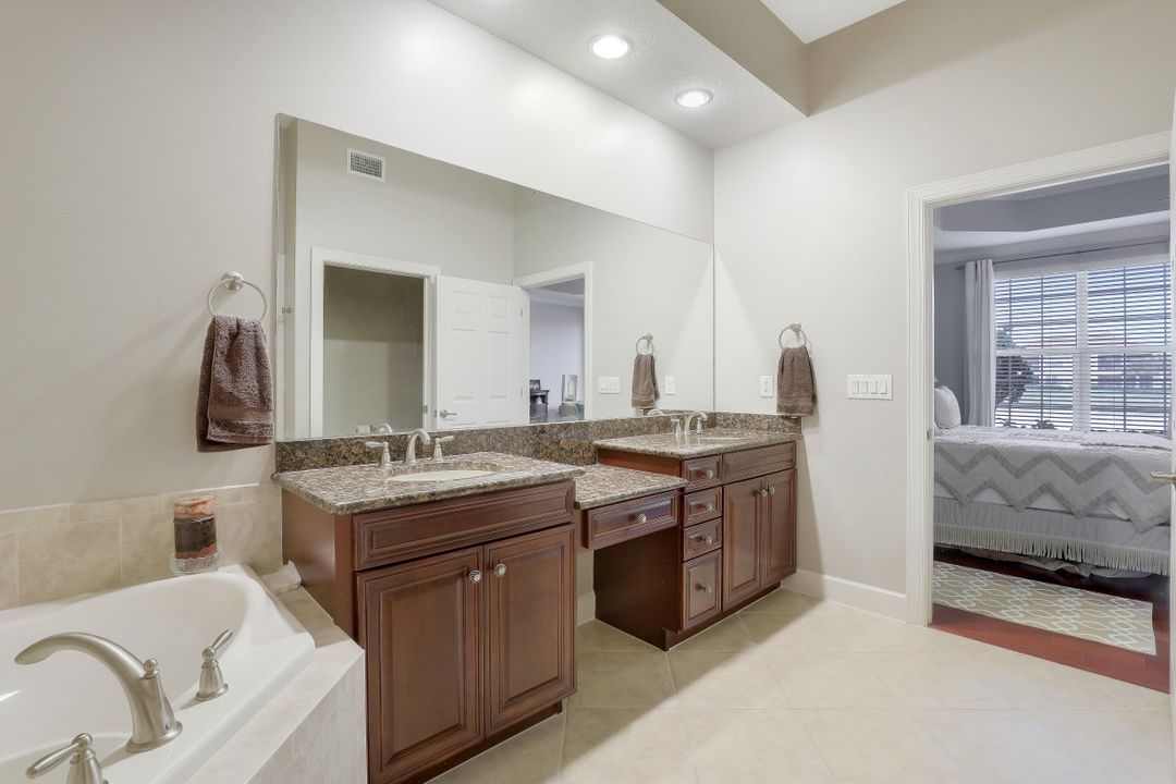 10390 Glastonbury Cir #102, Fort Myers, FL 33913