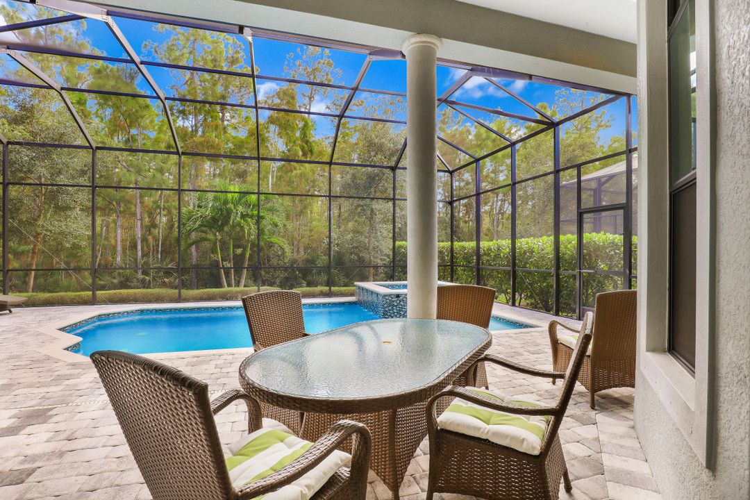 7497 Lantana Cir, Naples, FL 34119