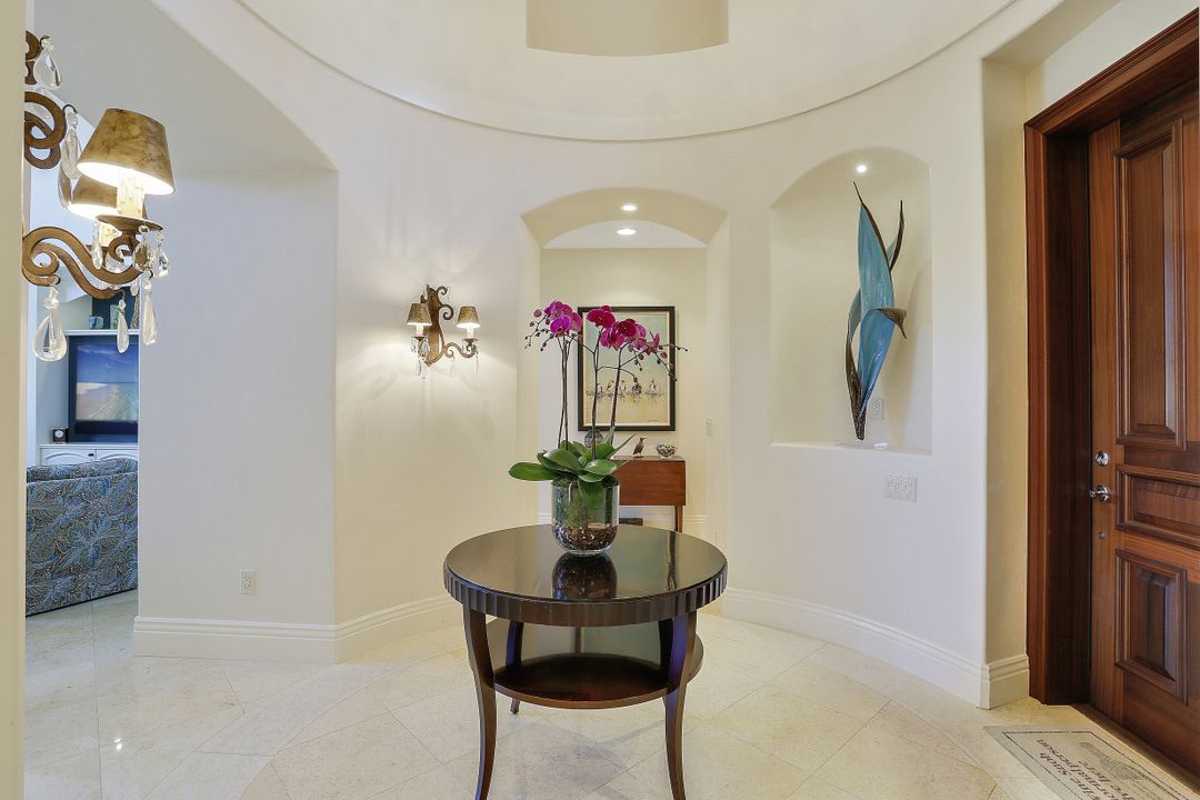 2911 Tiburon Blvd E, Naples, FL 34109