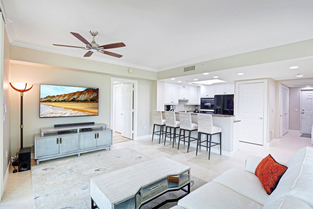 2738 Tiburon Blvd E #301, Naples, FL 34109