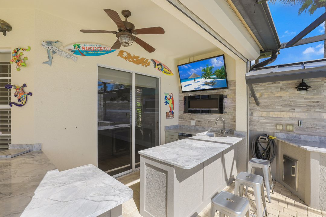 8826 Spinner Cove Ln, Naples, FL 34120