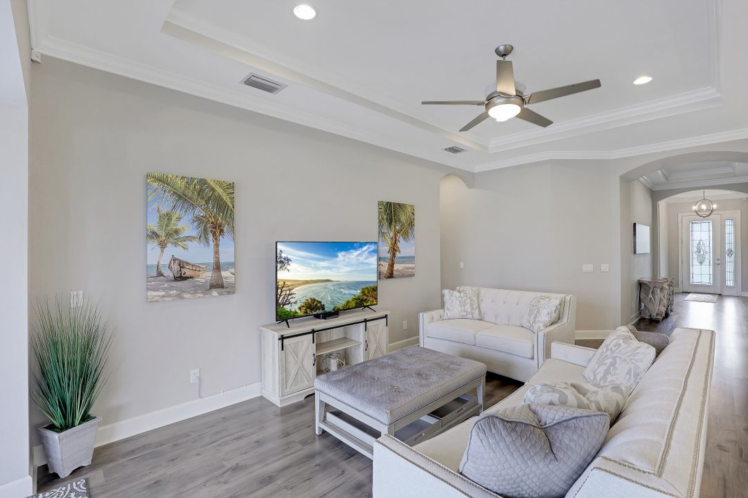 8673 Dilillo Ct, Naples, FL 34119