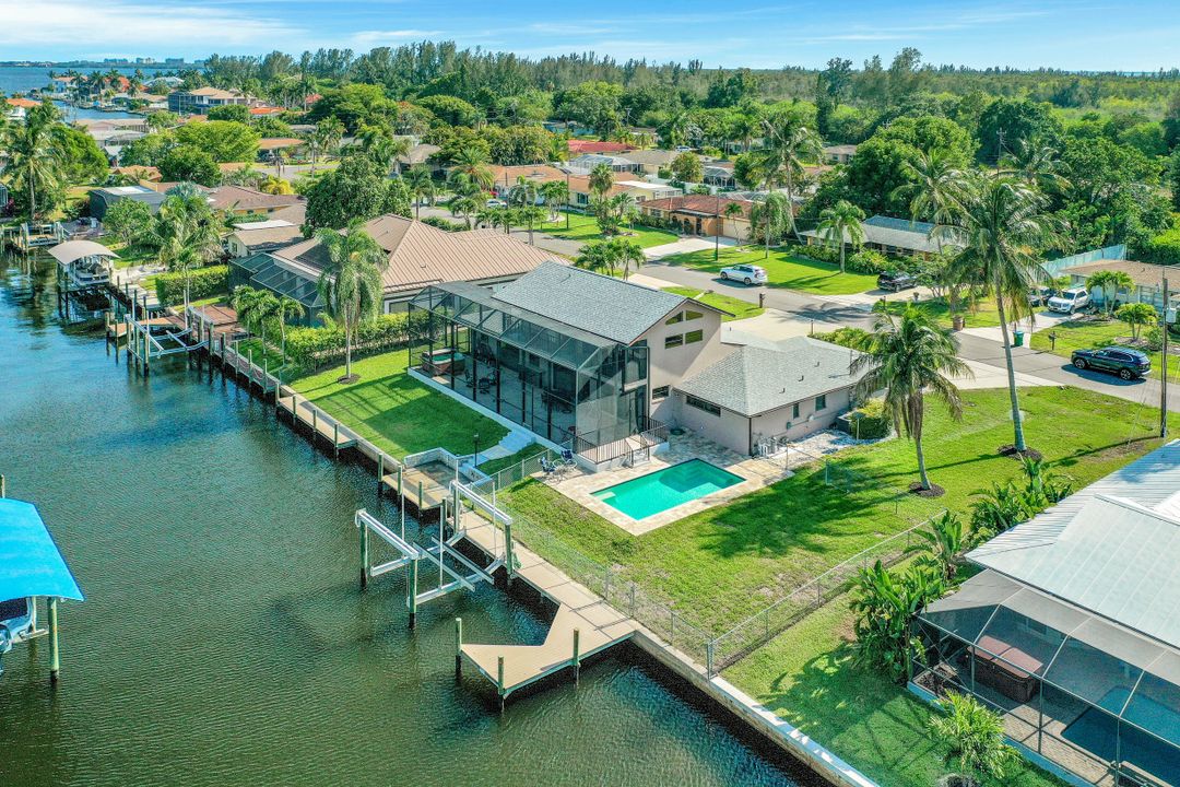 5811 SW 1st Pl, Cape Coral, FL 33914