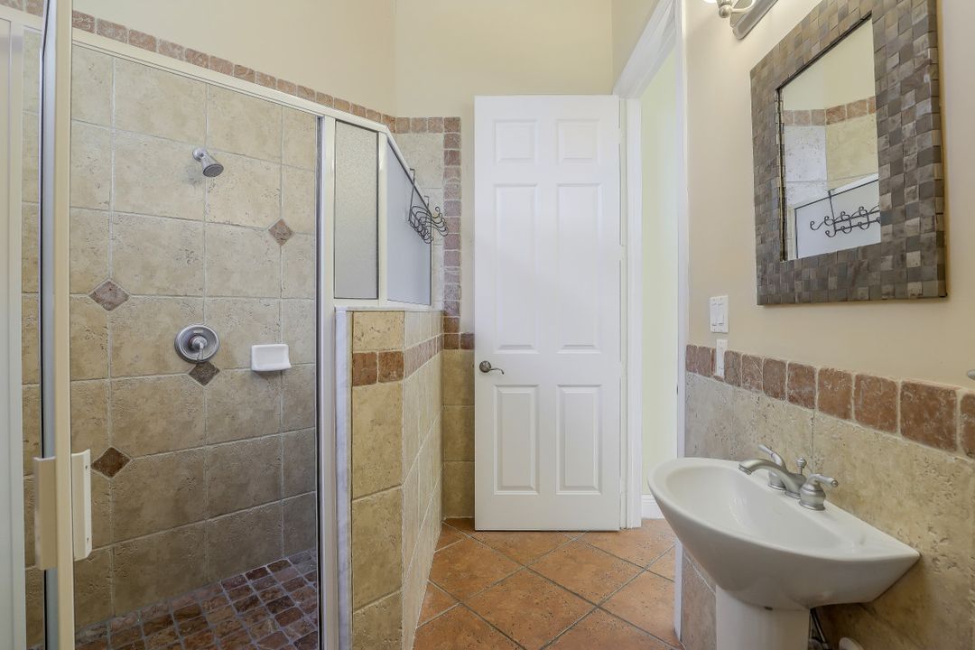 9625 6th St N, Naples, FL 34108