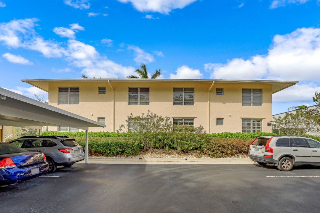 746 Broad Ave S, Naples, FL 34102