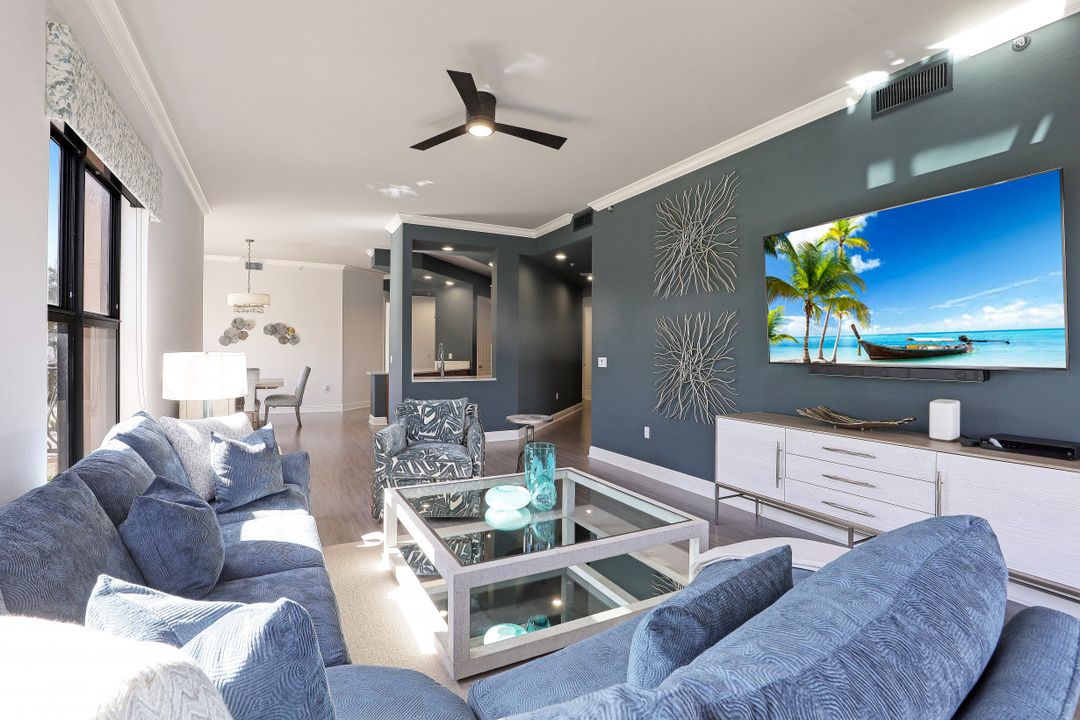 10620 Gulf Shore Dr  #203, Naples, FL 34108