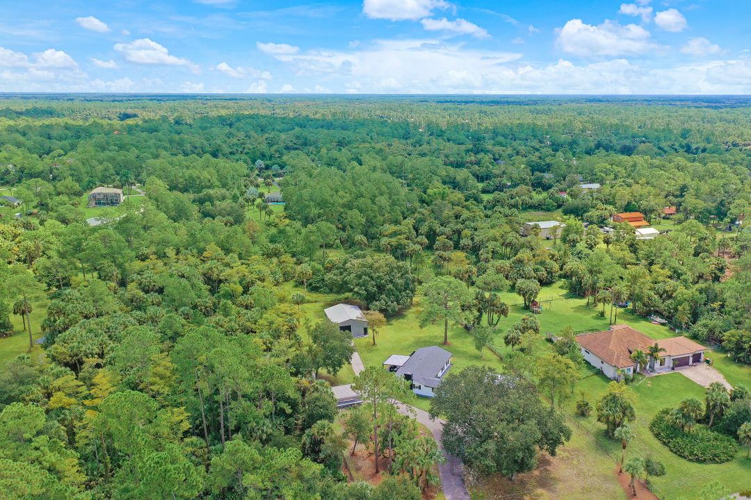 140 5th St NW, Naples, FL 34120