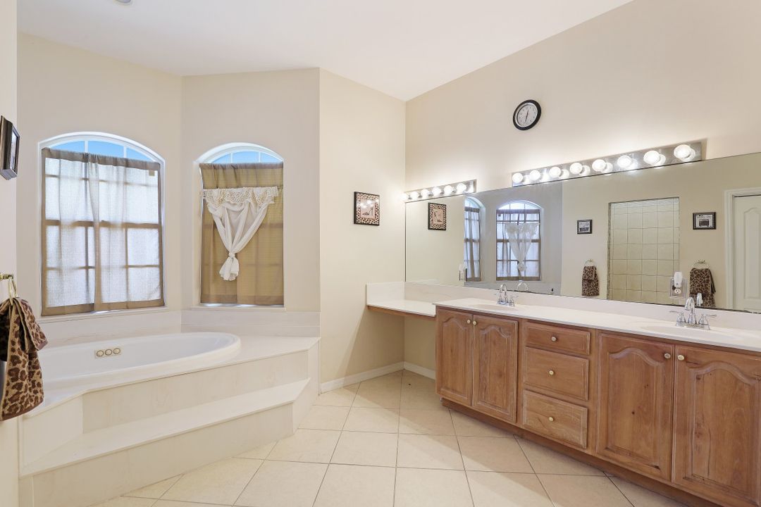 1409 SE 4th Pl, Cape Coral, FL 33990