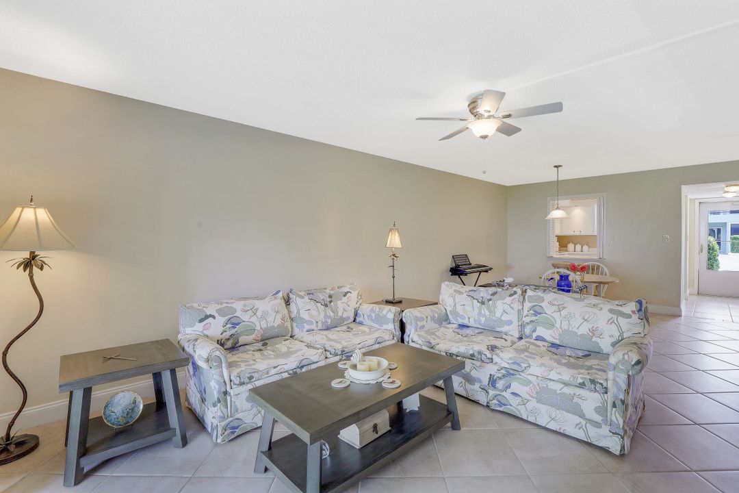 300 Valley Stream Dr #6A, Naples, FL 34113