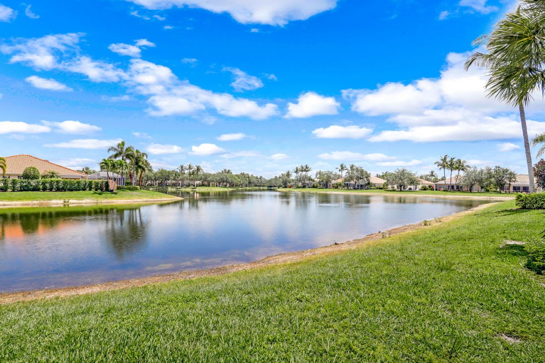 3868 Yakobi Ln, Naples, FL 34119