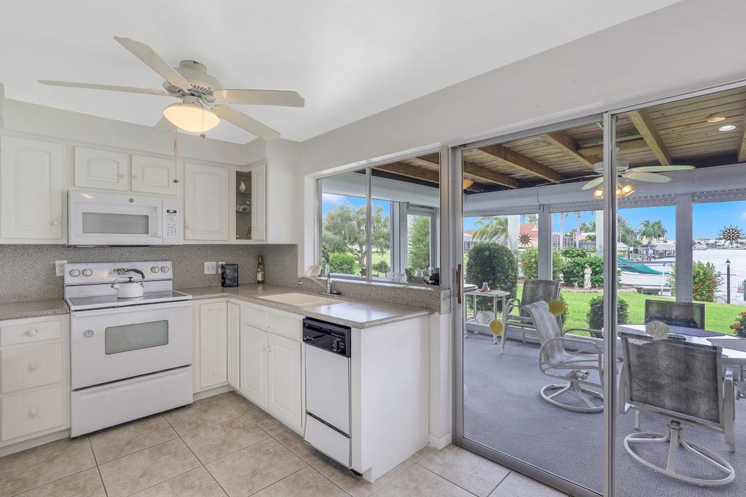 1923 SE 45th St, Cape Coral, FL 33904