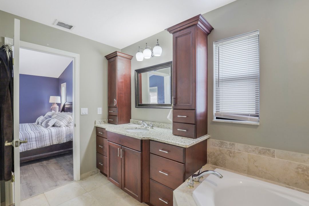 423 SW 39th St, Cape Coral, FL 33914