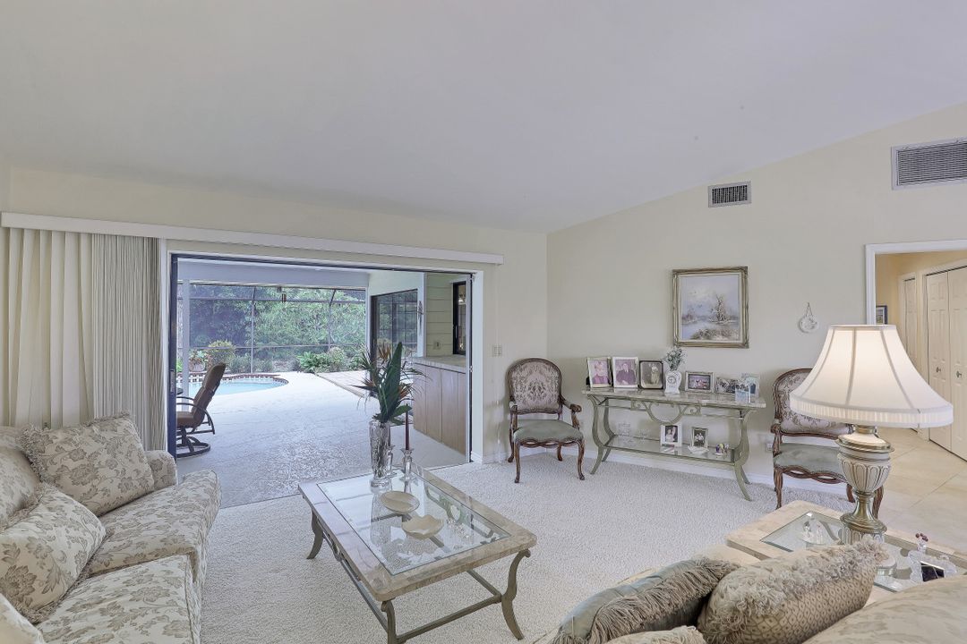 2259 Queens Way, Naples, FL 34112