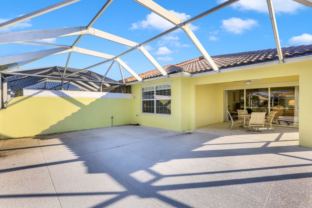 8113 Xenia Ln, Naples, FL 34114