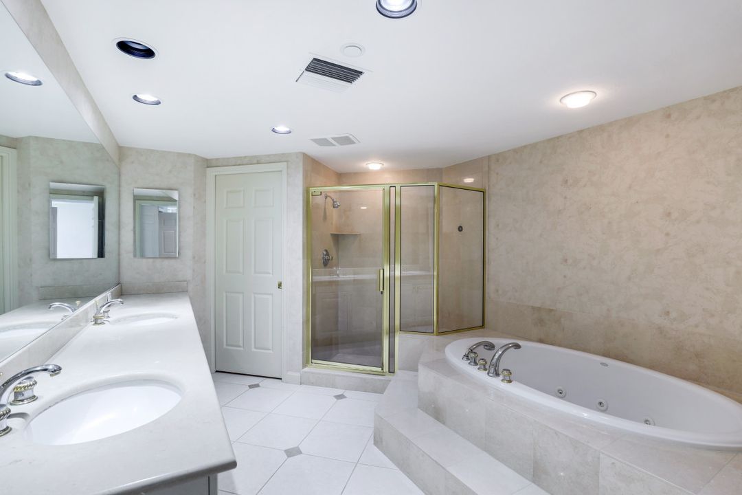 7117 Pelican Bay Blvd #1603, Naples, FL 34108