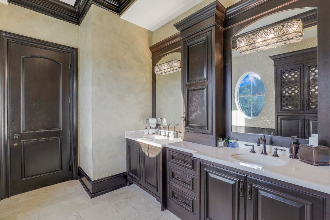 10080 Gulf Shore Dr, Naples, FL 34108