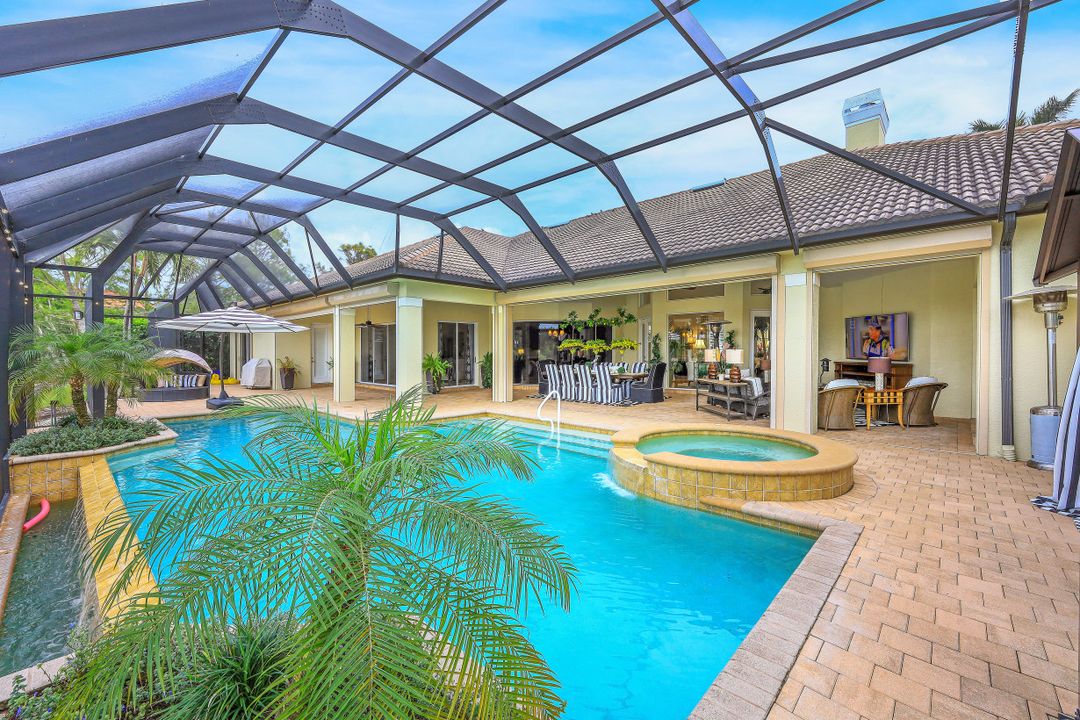 313 Chancery Cir, Naples, FL 34110