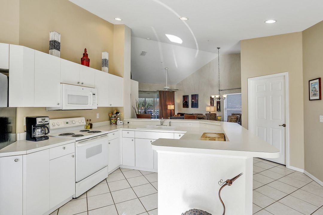 5100 Cedar Springs Dr #204, Naples, FL 34110