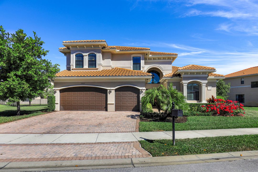 3025 Cinnamon Bay Cir, Naples, FL 34119