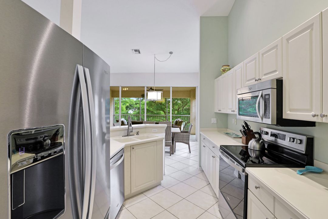 5630 Sherborn Dr #202, Naples, FL 34110