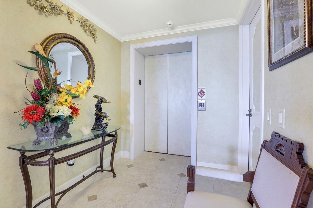 295 Grande Way #905, Naples, FL 34110