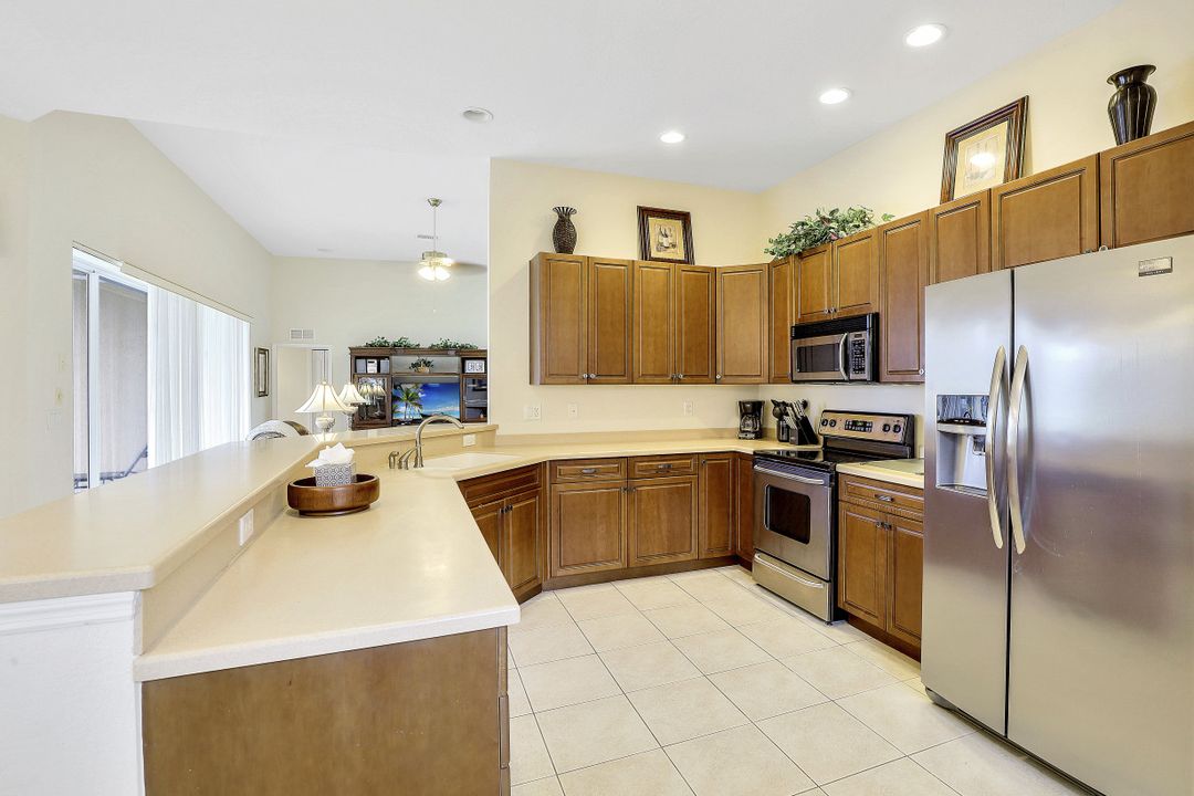 1087 Tivoli Dr, Naples, FL 34104