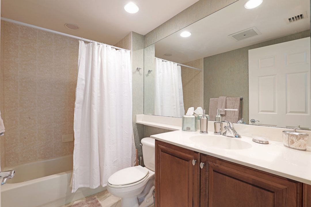 2748 Tiburon Blvd E #202, Naples, FL 34109