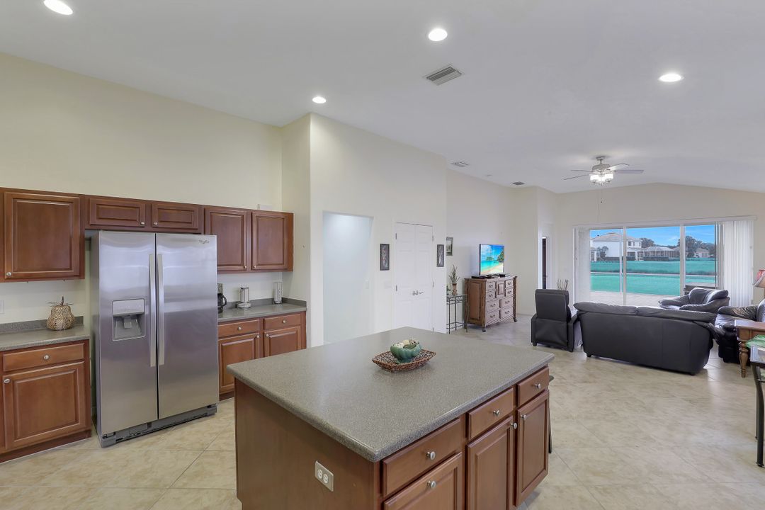 2668 Bellingham Ct, Cape Coral, FL 33991