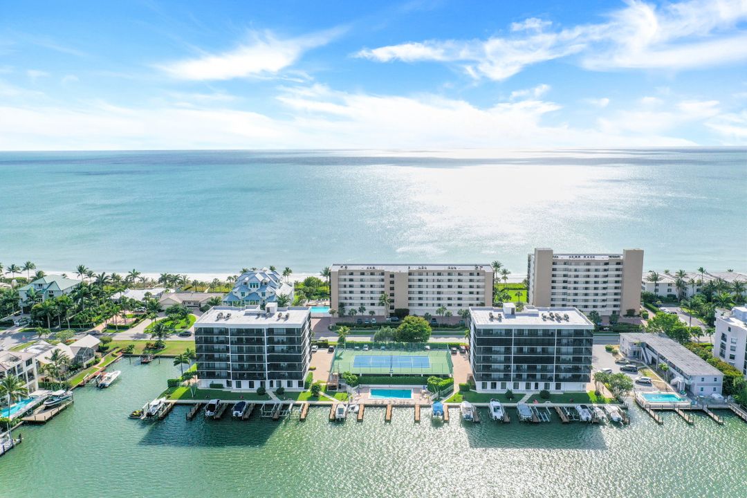 10482 Gulf Shore Dr #231, Naples, FL 34108