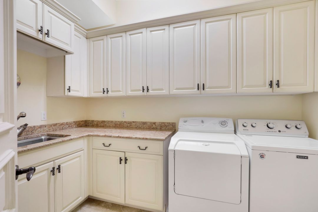 660 Riviera Dr, Naples, FL 34103