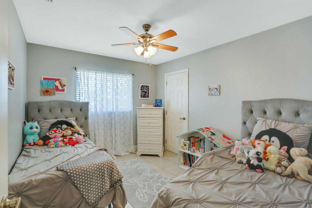 1021 NW 43rd Ave, Cape Coral, FL 33993