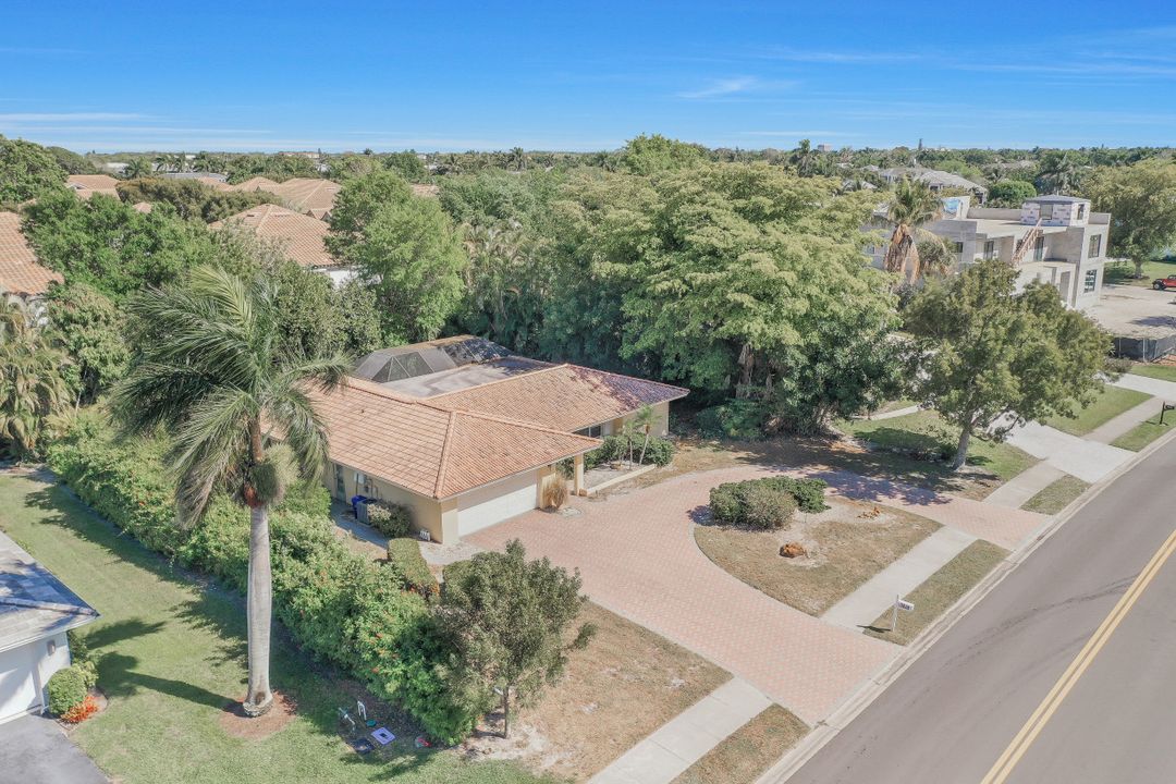 3840 Crayton Rd, Naples, FL 34103