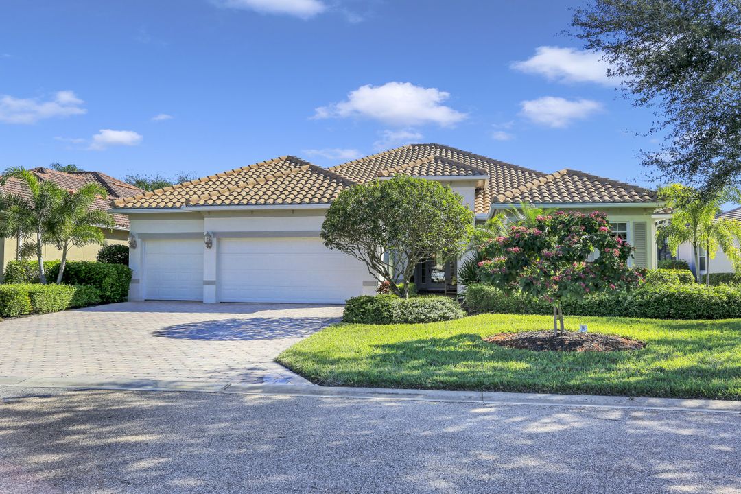 9755 Nickel Ridge Cir, Naples, FL 34120