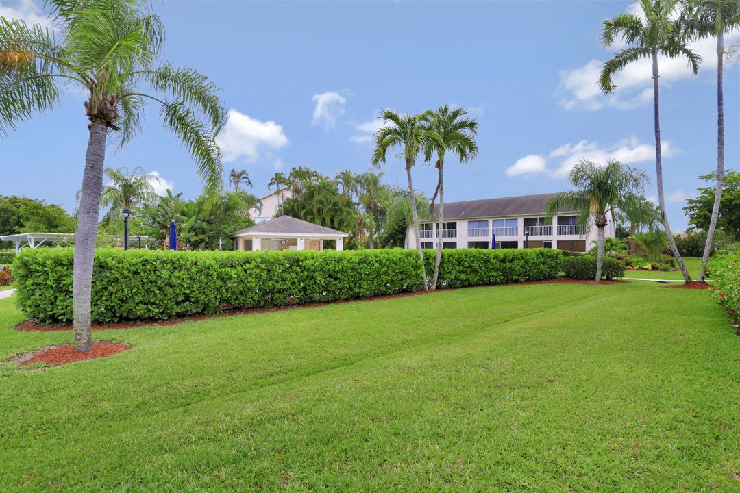 328 Bradstrom Cir, #E-101 Naples, FL 34113