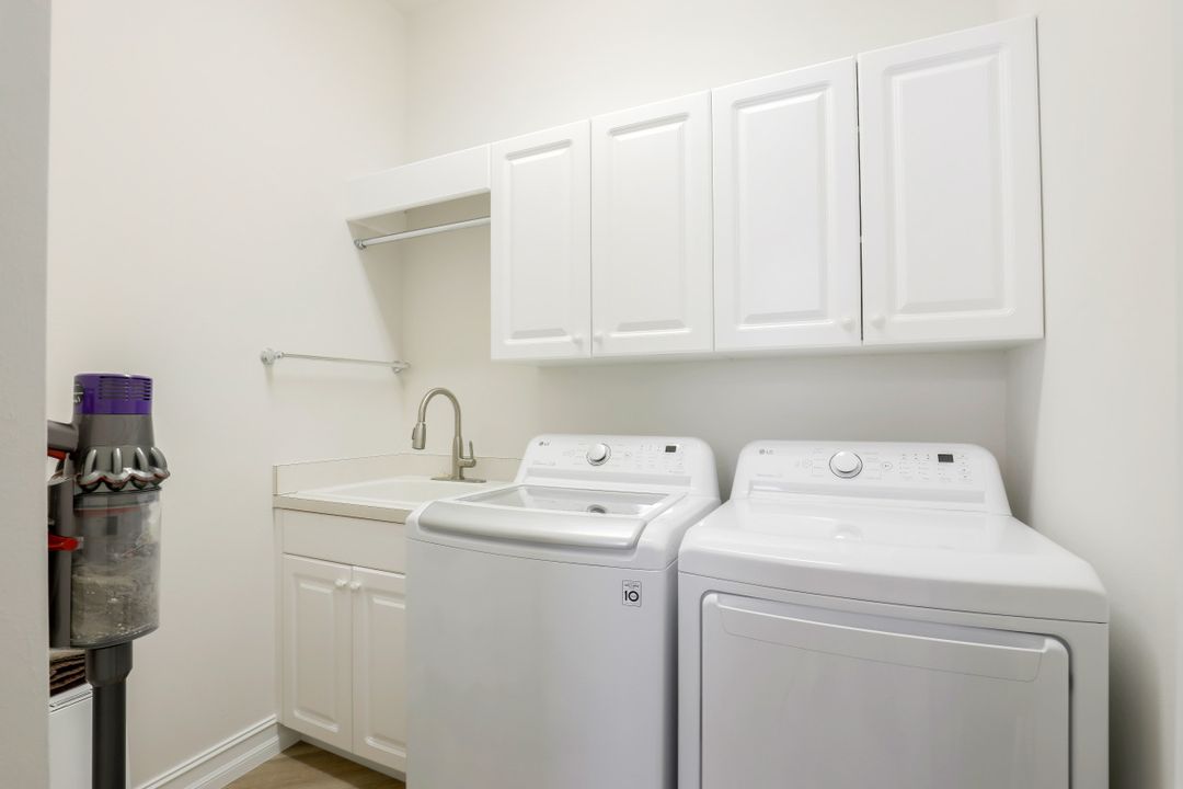 28609 Pienza Ct, Bonita Springs, FL 34135