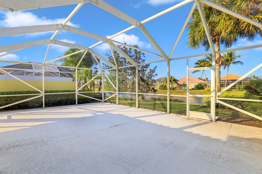 8113 Xenia Ln, Naples, FL 34114