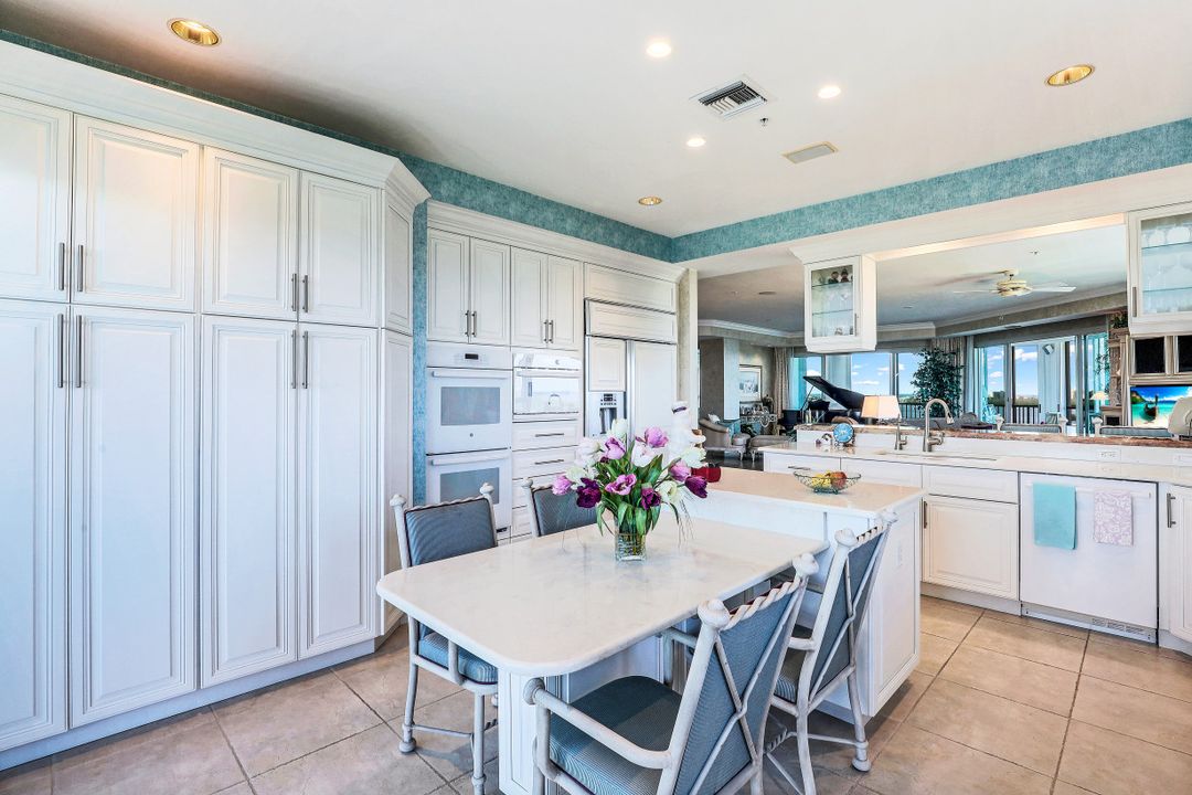 4811 Island Pond Ct #905, Bonita Springs, FL 34134