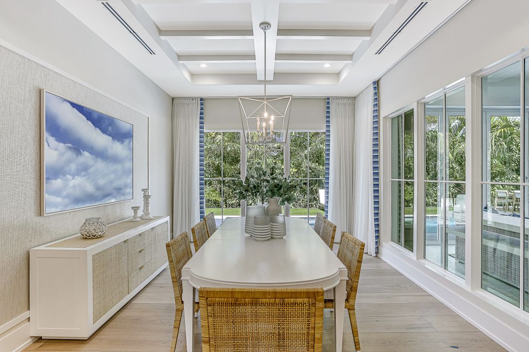 1040 2nd St S, Naples, FL 34102