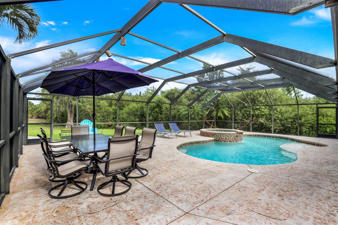 1941 Oakes Blvd, Naples, FL 34119