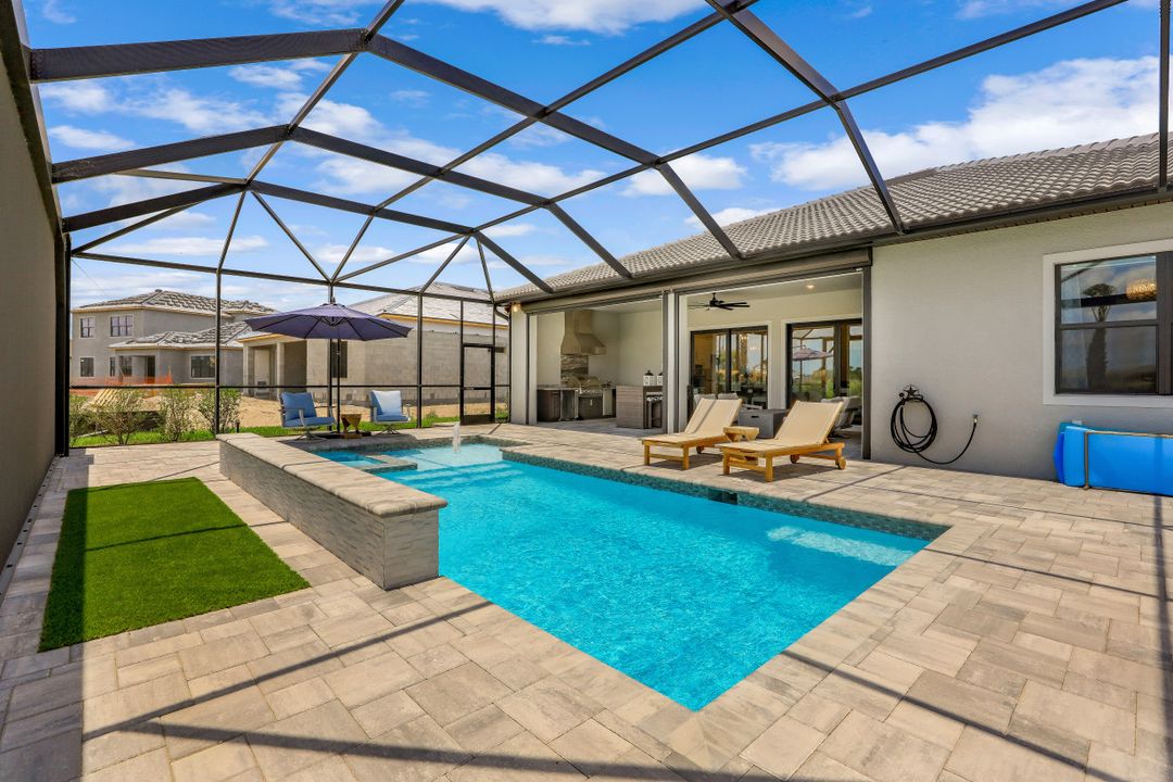 9610 Everglades Dr, Naples, FL 34120