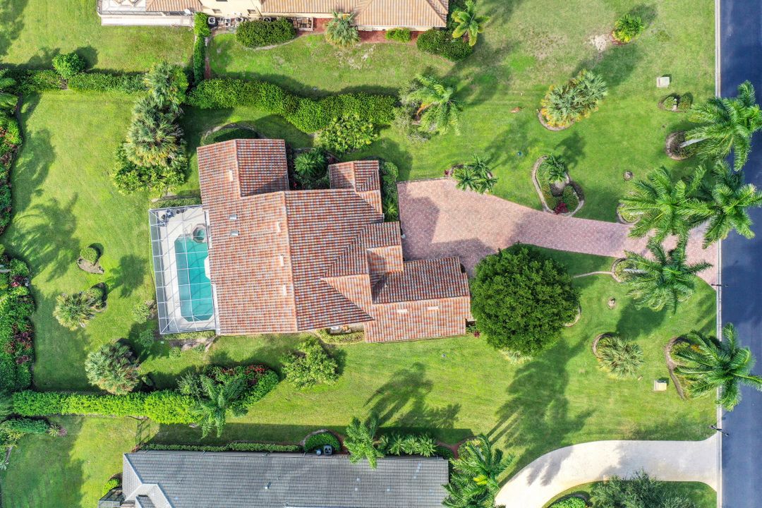 9245 The Ln, Naples, FL 34109