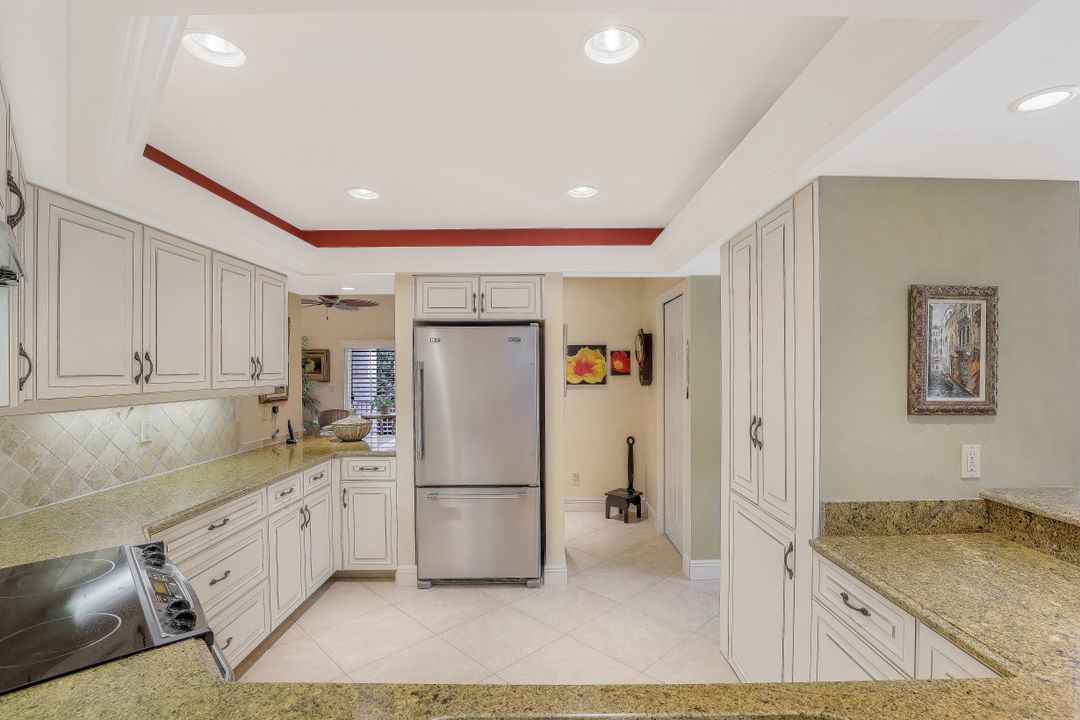 8453 Abbington Cir #821, Naples, FL 34108