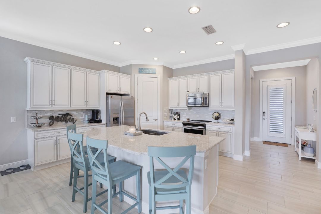 4714 Formosa Dr, Naples, FL 34119