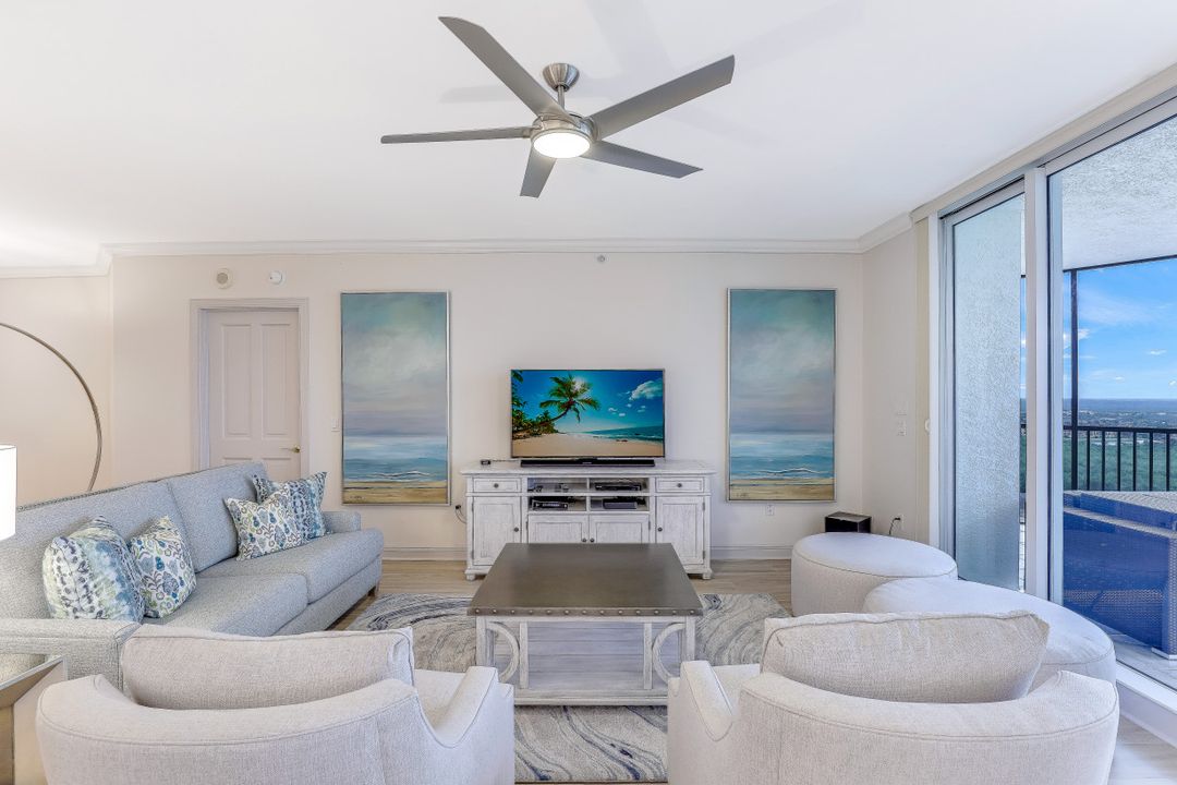 1060 Borghese Ln, Naples, FL 34114