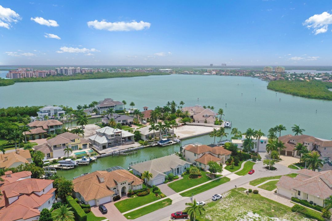 470 Maunder Ct, Marco Island, FL 34145