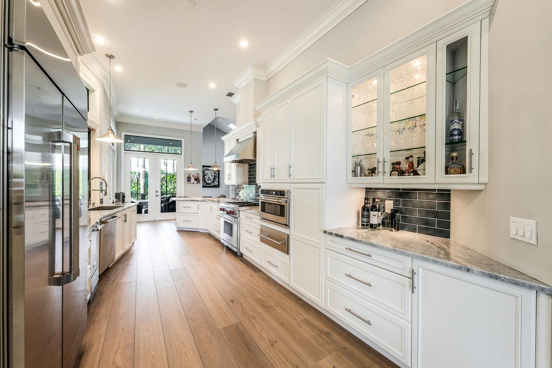 713 Shadow Lake Ln, Naples, FL 34108