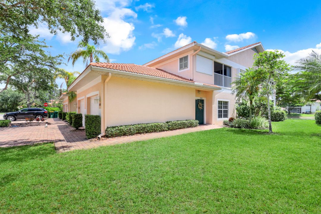 5610 Sherborn Dr #202, Naples, FL 34110