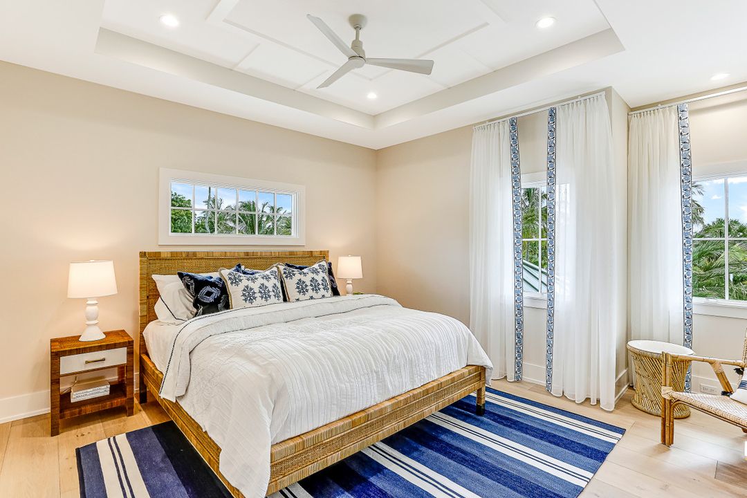 1040 2nd St S, Naples, FL 34102