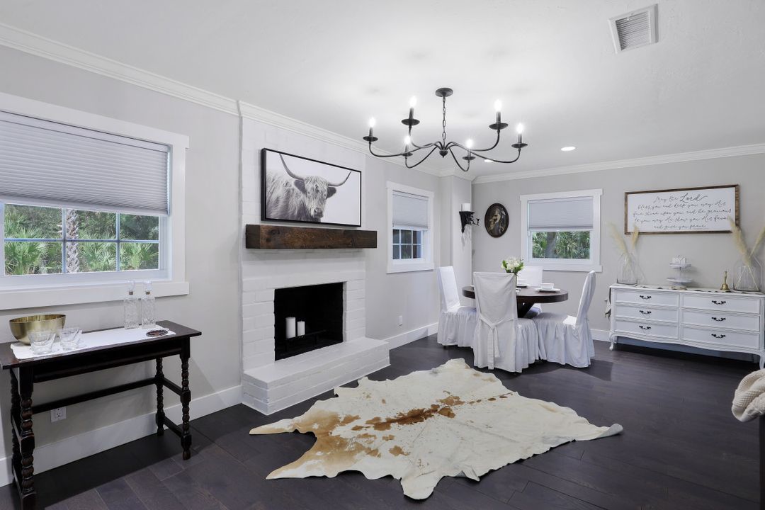 140 5th St NW, Naples, FL 34120